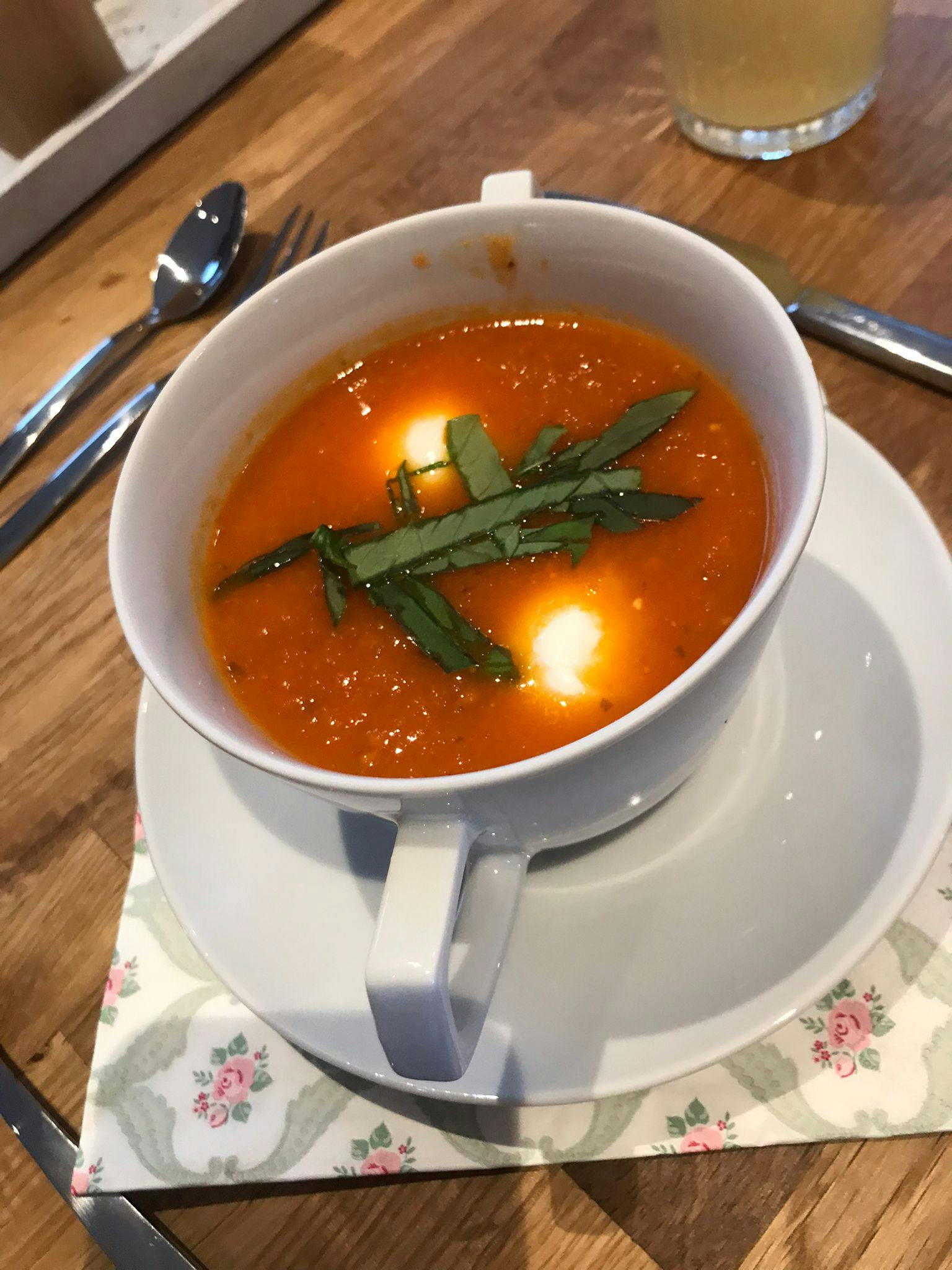 Foto vom Gericht Tomatensuppe mit Büffelmozzarella